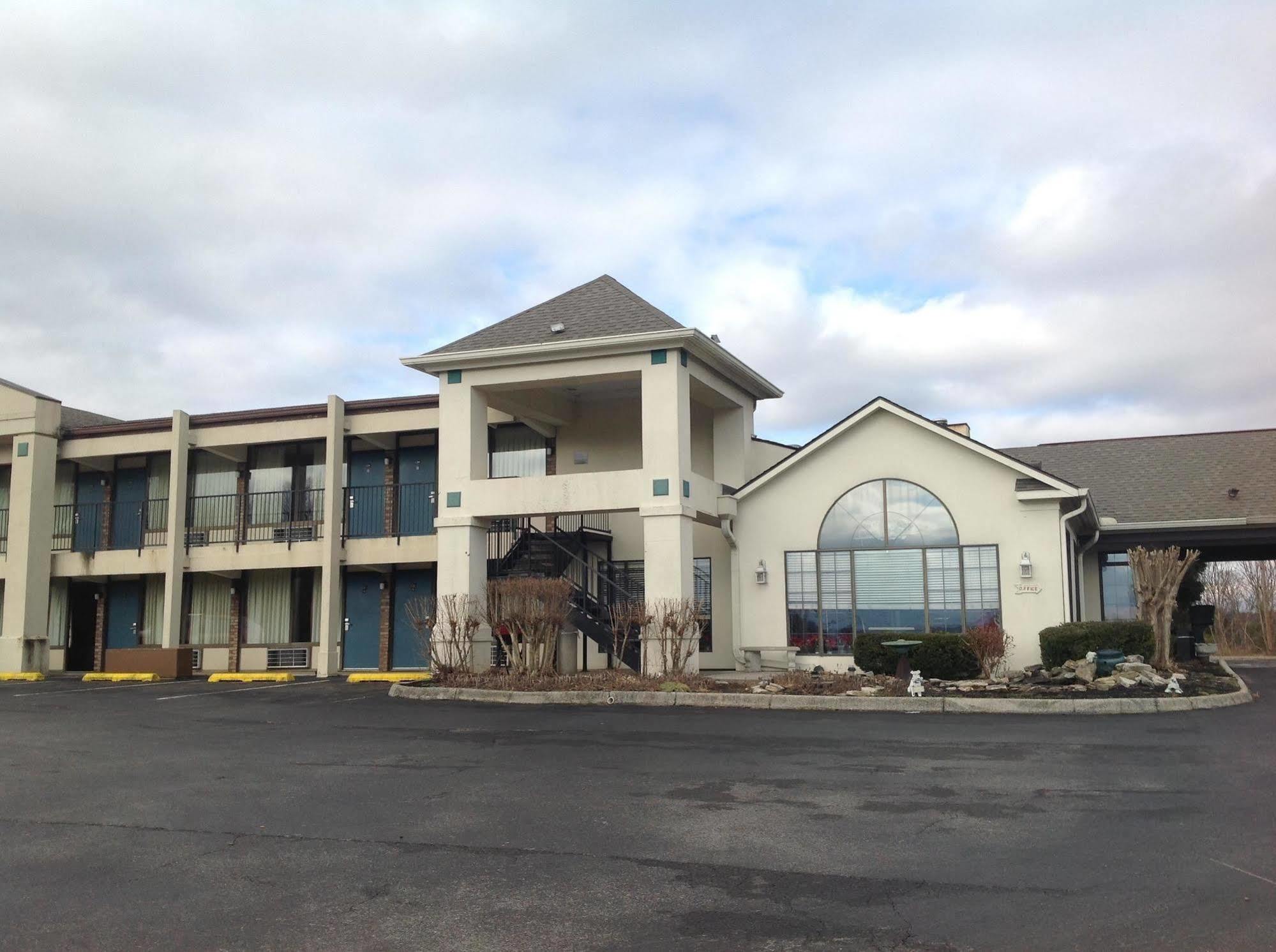 Inn Of Loudon Exterior photo